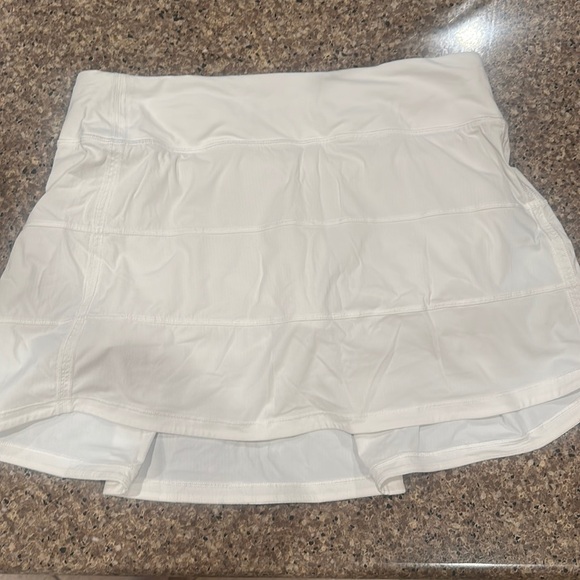 Lululemon skirt - Picture 2 of 4